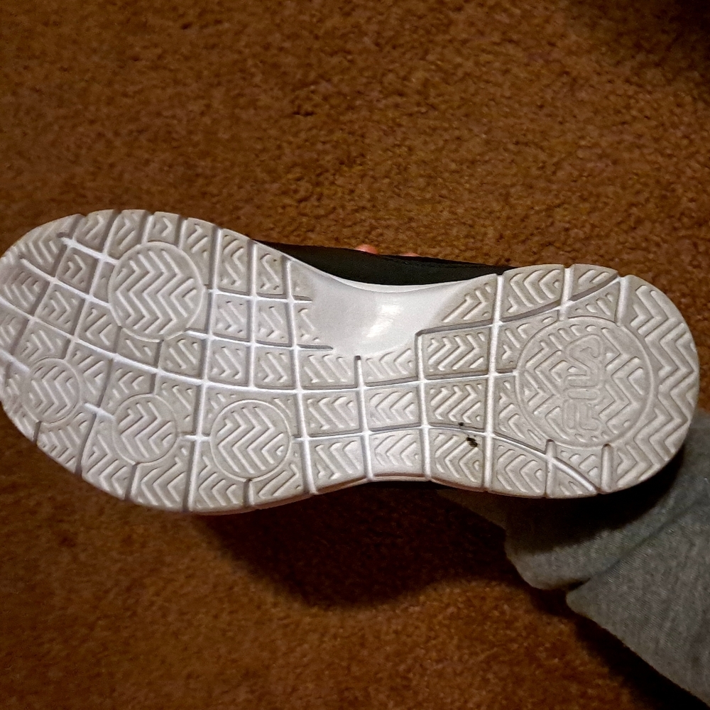 Fila tennis shoes, size 6 (US)